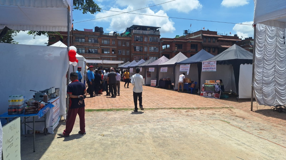 भक्तपुरमा दुईदिने घरेलु उत्पादन प्रवर्द्धन मेला जारी, अहिलेसम्म १५ लाख रूपैयाँ बराबरकाे काराेबार