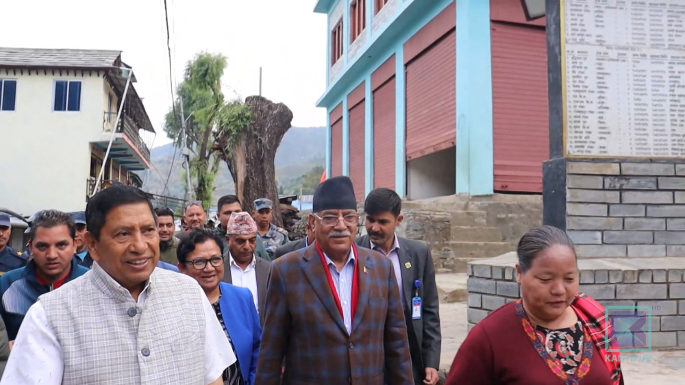 'मर्निङ वाक'सँगै जनभेटघाटमा व्यस्त छन माओवादी केन्द्रका अध्यक्ष दाहाल