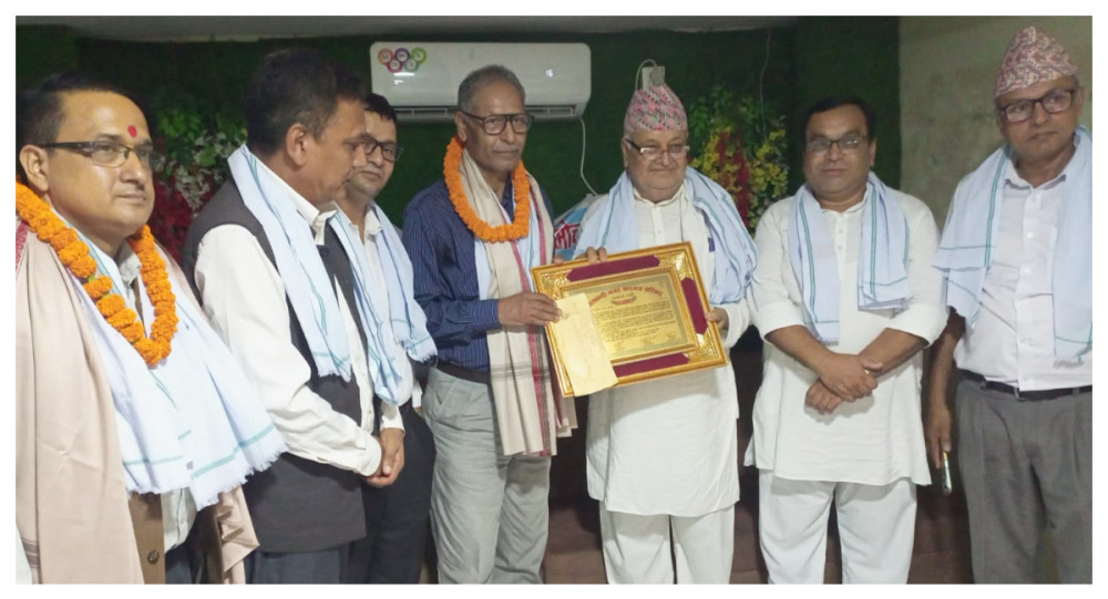 कवि दिनेश अधिकारीसहित तीन स्रष्टालाई लालबन्दी नगर वाङ्मय परिषद्को सम्मान