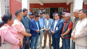ओली र लेखककाे रिहाइकाे माग गर्दै एमाले मकवानपुरले बुझायाे ज्ञापनपत्र