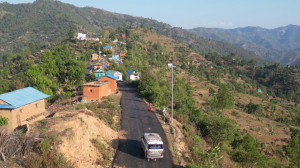 हिलो-धुलोबाट छुटकारा, कालोपत्रे सडकले फेरियो सल्यानको दैनिकी