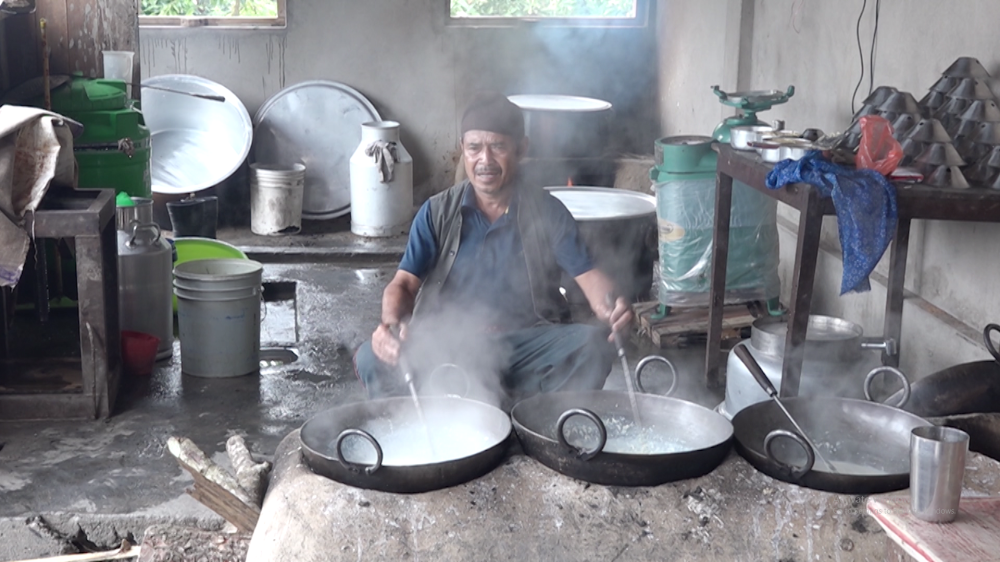 दूधबाट कुराउनी, गाउँमै उद्यमको उदाहरण बने शिवबहादुर बस्नेत